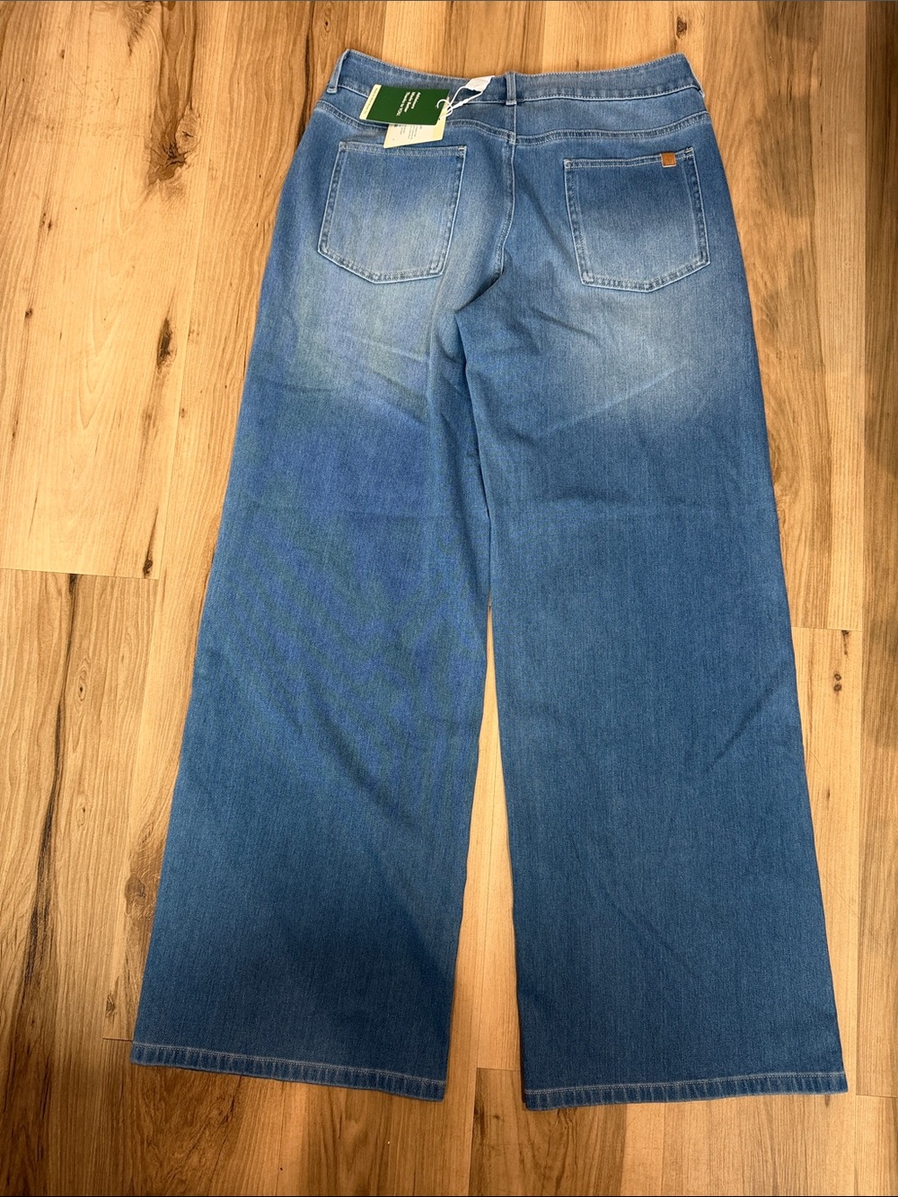 HALARA Relaxed Wide-Leg Jeans in Medium Blue - Picture 3 of 4